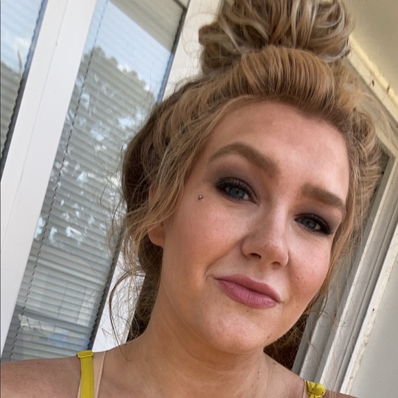 Meet your Posher, Jessica - Picture 1 of 1